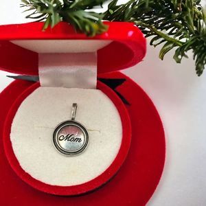 Vintage Oo2 Pewter Mom Pendant!
